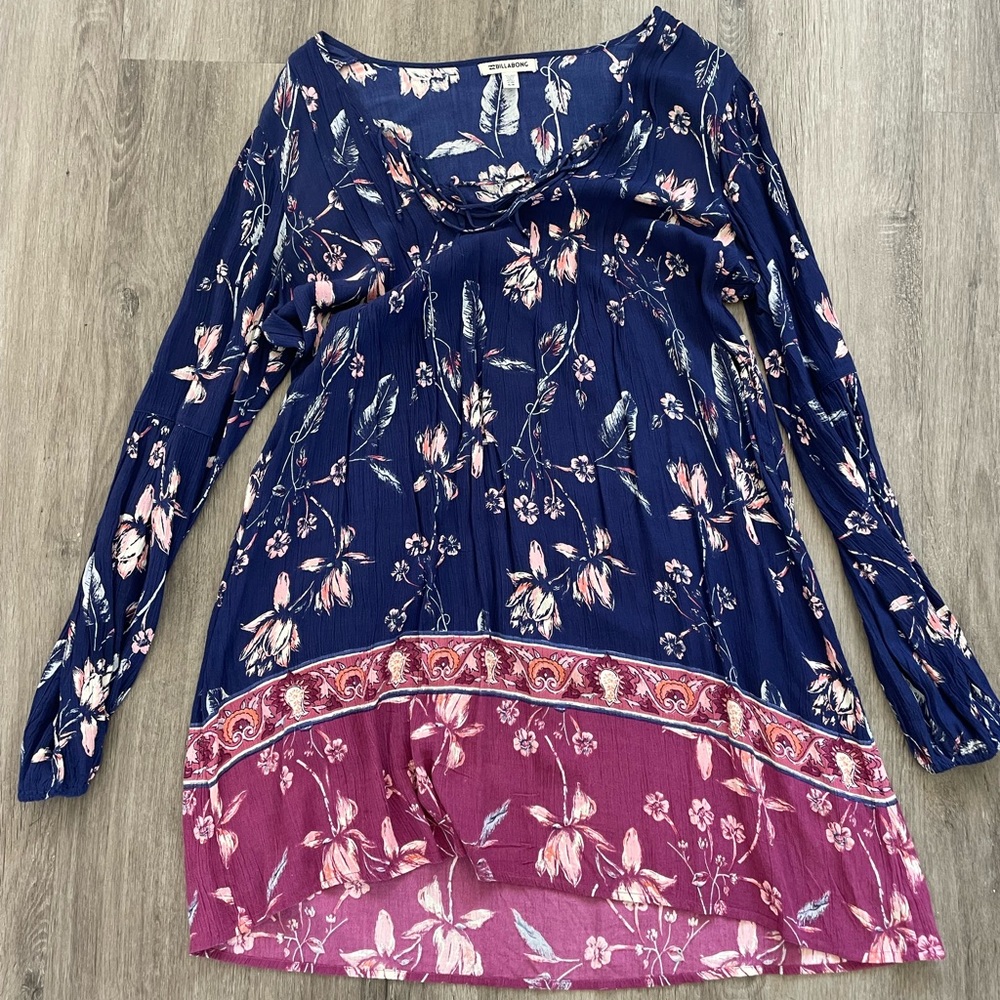 Beautiful flowy beachy floral Billabong dress! Light weight
